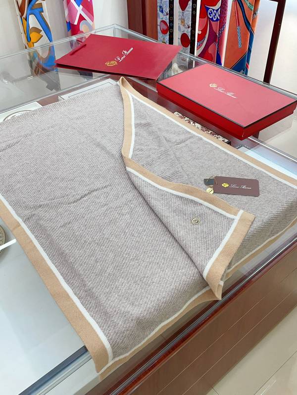 Loro Piana Cloak LPC00035 Loro Piana Cloak LPC00035